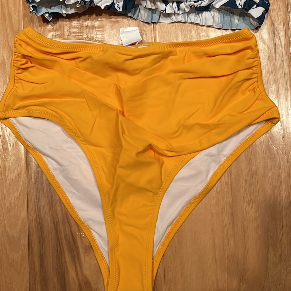 Cupshe Bikini - Picture 3 of 6